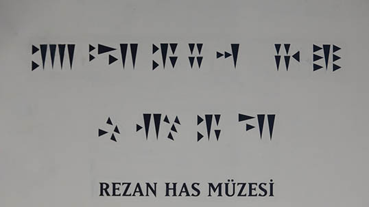Çivi yazısıyla Rezan Has Müzesi