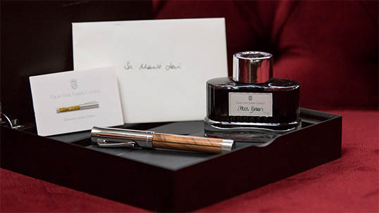 Example of a set composed of pen, ink and box